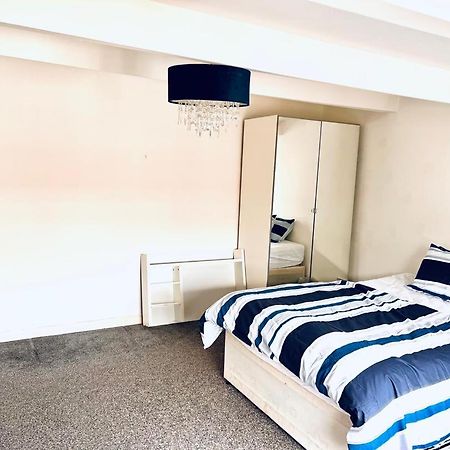 Private Room Close To Leeds University And City Centre Exterior photo