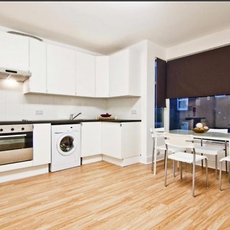 Private Room Close To Leeds University And City Centre Exterior photo