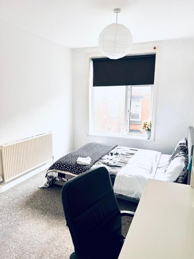 Private Room Close To Leeds University And City Centre Exterior photo