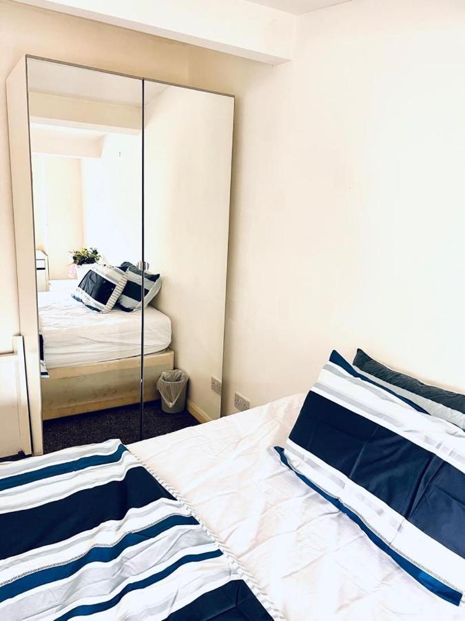 Private Room Close To Leeds University And City Centre Exterior photo